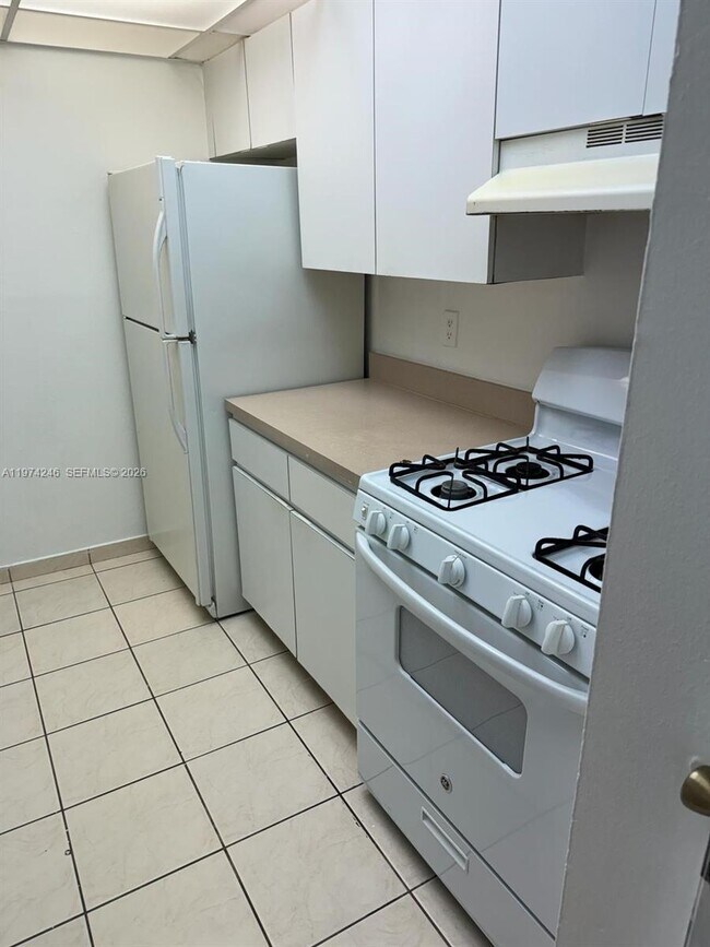 Foto del edificio - 18101 NW 68th Ave