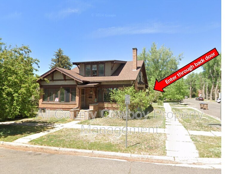 Primary Photo - 1319 E Custer St