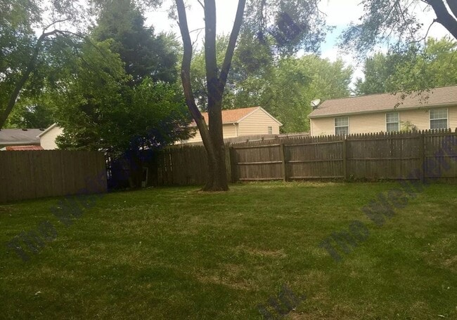 Building Photo - Now leasing for August 2026!