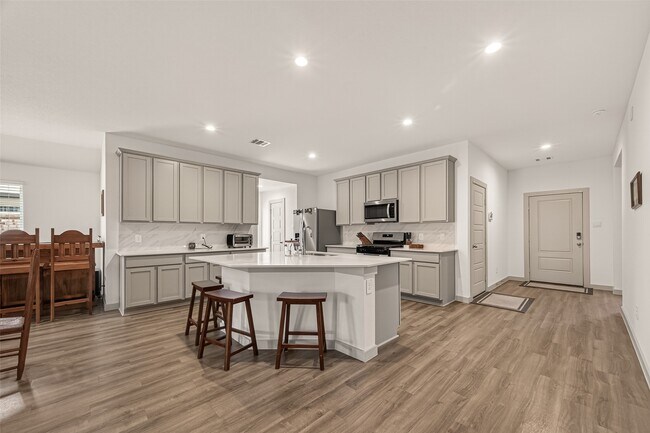 Foto del edificio - 1119 Kinder Sky Ln