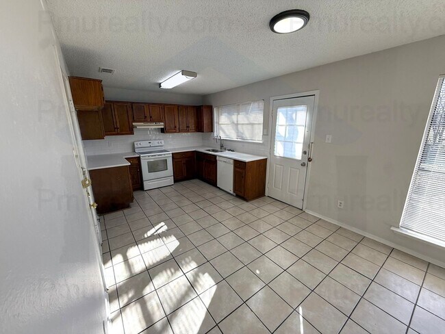 Foto del edificio - AVAILABLE NOW!!! Charming 3 bed 2 bath in Glen Heights