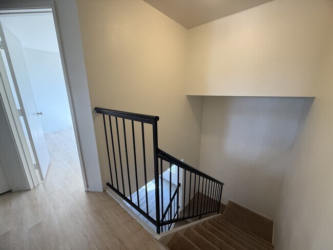 Building Photo - 6211 Meadow Haven Ln
