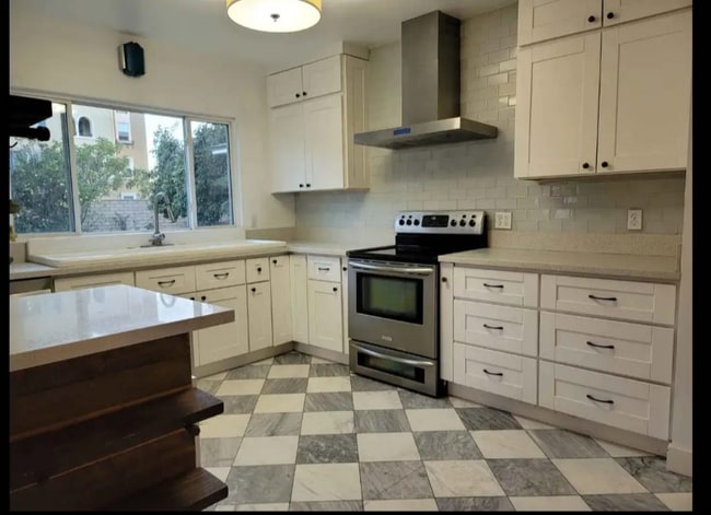 Building Photo - 2794 Magnolia St