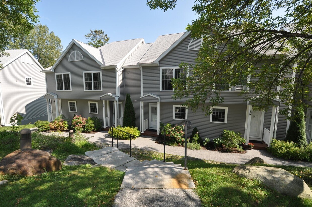 Foto principal - 181 Riverside Townhouses Rd