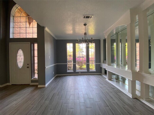 Building Photo - 7214 Oak Walk Dr