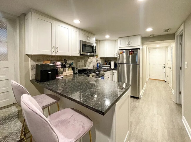 Foto del edificio - 2730 N Wilton Ave