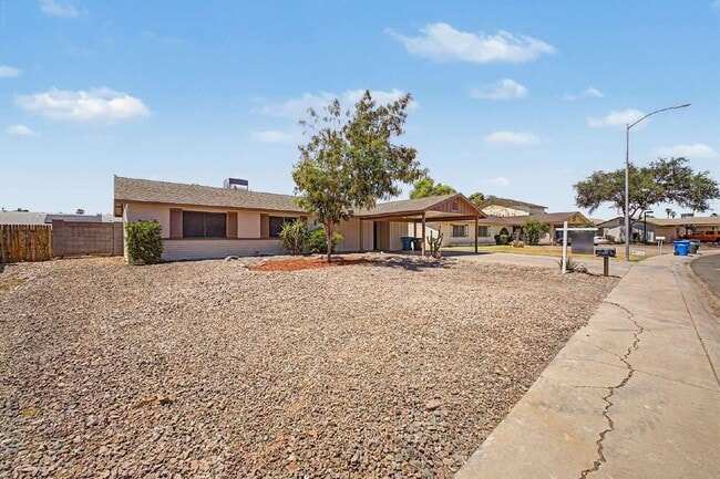 Building Photo - 12446 N 36th Dr