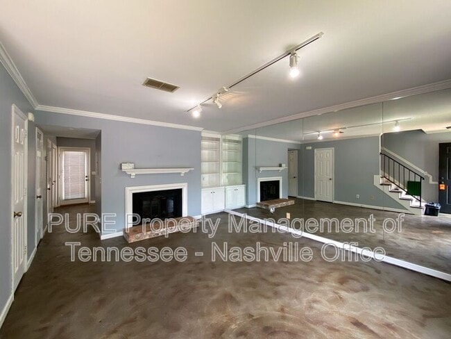Building Photo - 517 Brentwood Pointe