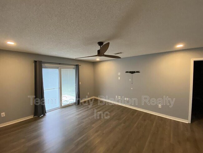 Foto del edificio - 10340 Chinaberry Ct