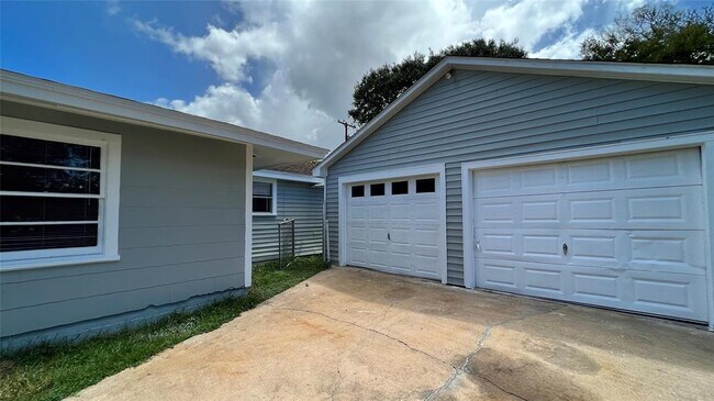 Foto del edificio - 816 Higgins St