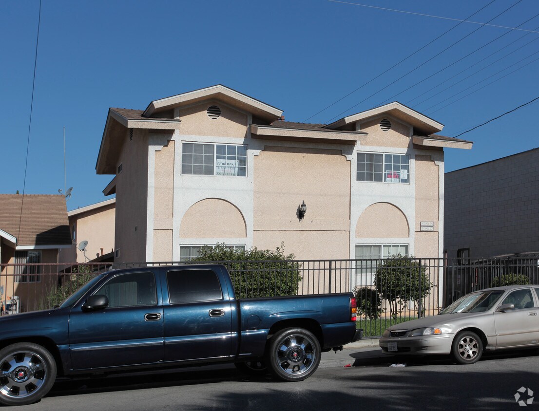 Building Photo - 5915-5917 Gifford Ave
