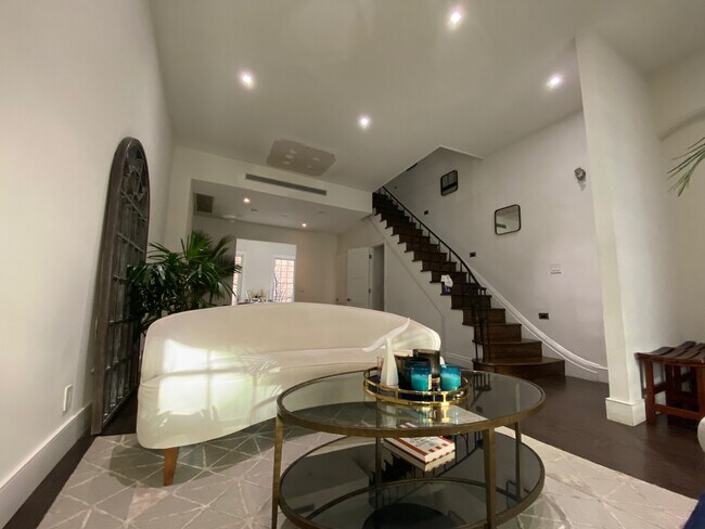 Foto del edificio - 334 E 69th St