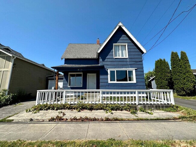 Foto del edificio - Across from Bellingham High | 5 Bed, 2 Bath Home | Minutes to Trader Joe's & I-5 | Pet Friendly |...