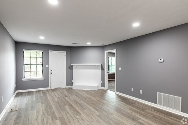 Interior Photo - Briar Hill 563