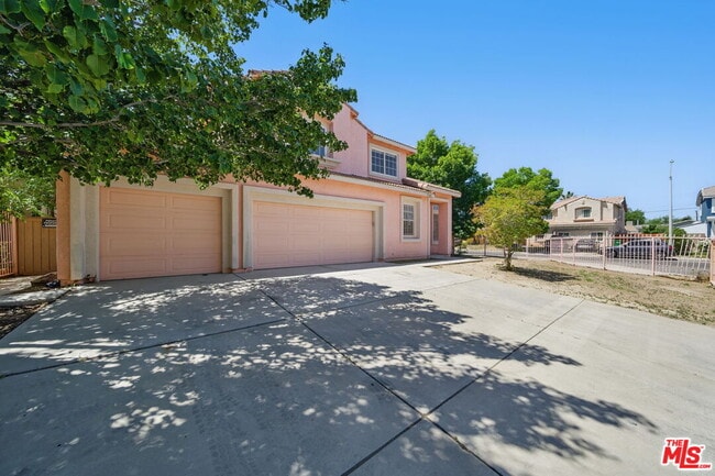 Building Photo - 3702 Las Palmas Ave