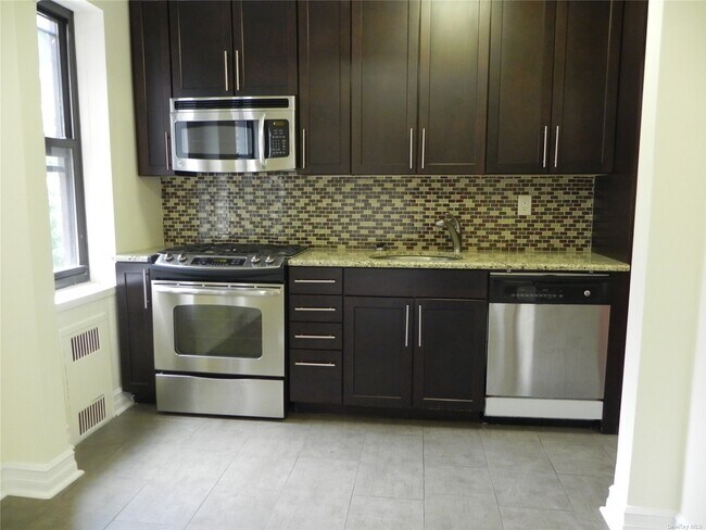 Foto del edificio - 160 S Middle Neck Rd