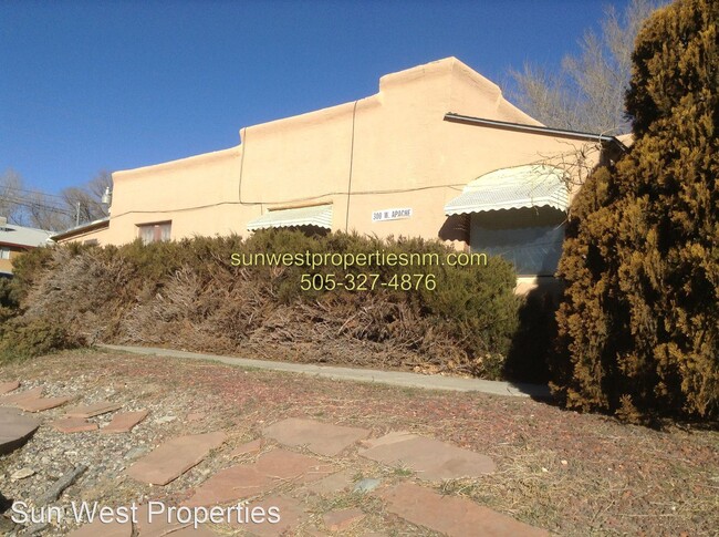 Building Photo - 2 br, 1 bath House - 300 W. Apache