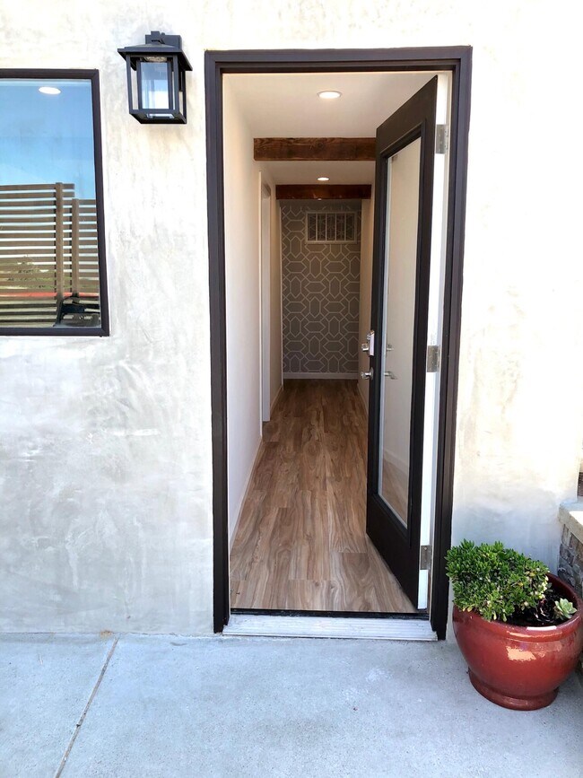 Main front entry from gated patio - 5111 Onacrest Dr