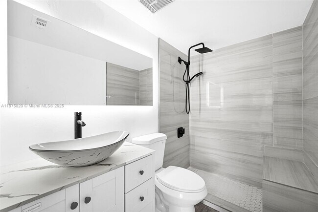 Building Photo - 545 Trace Cir