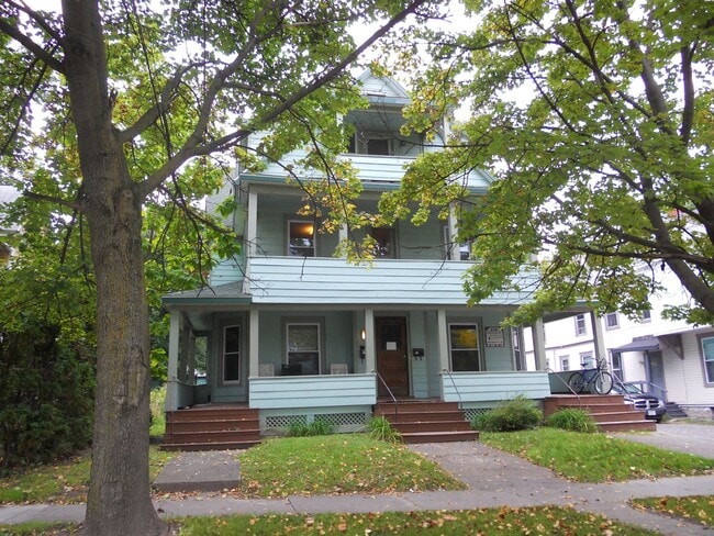 Building Photo - Bright, Beautiful Apartment with Front and...