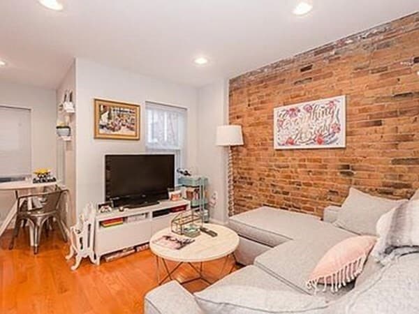 Building Photo - 4 Snelling Pl