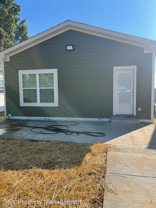 Building Photo - 3 br, 2 bath House - 119 W 10th Ave