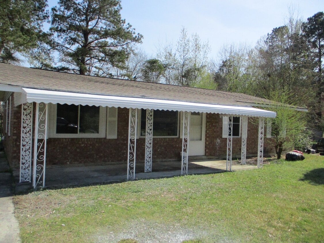 Primary Photo - Updated 4 Bedroom Ranch in South Augusta