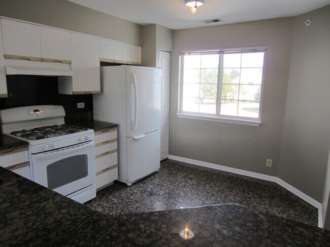 Building Photo - 1111 Cambria Ln S