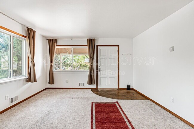 Foto del edificio - 400 Lily Ln