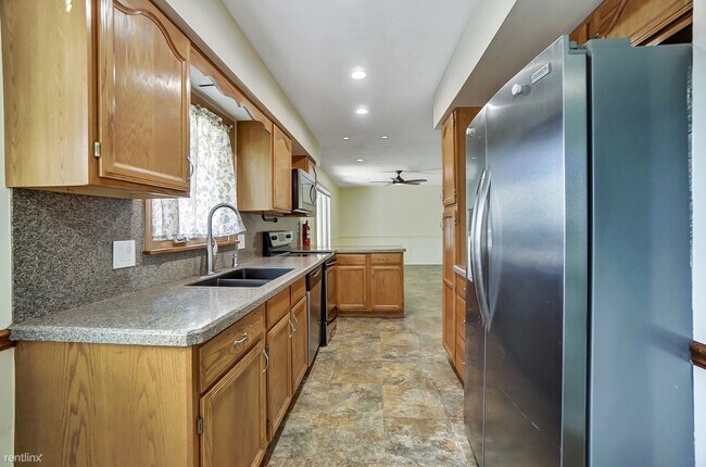 Building Photo - 4 br, 2.5 bath House - 368 Bowman Drive