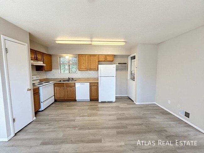 Photo - 1930 W Yampa St Apartment