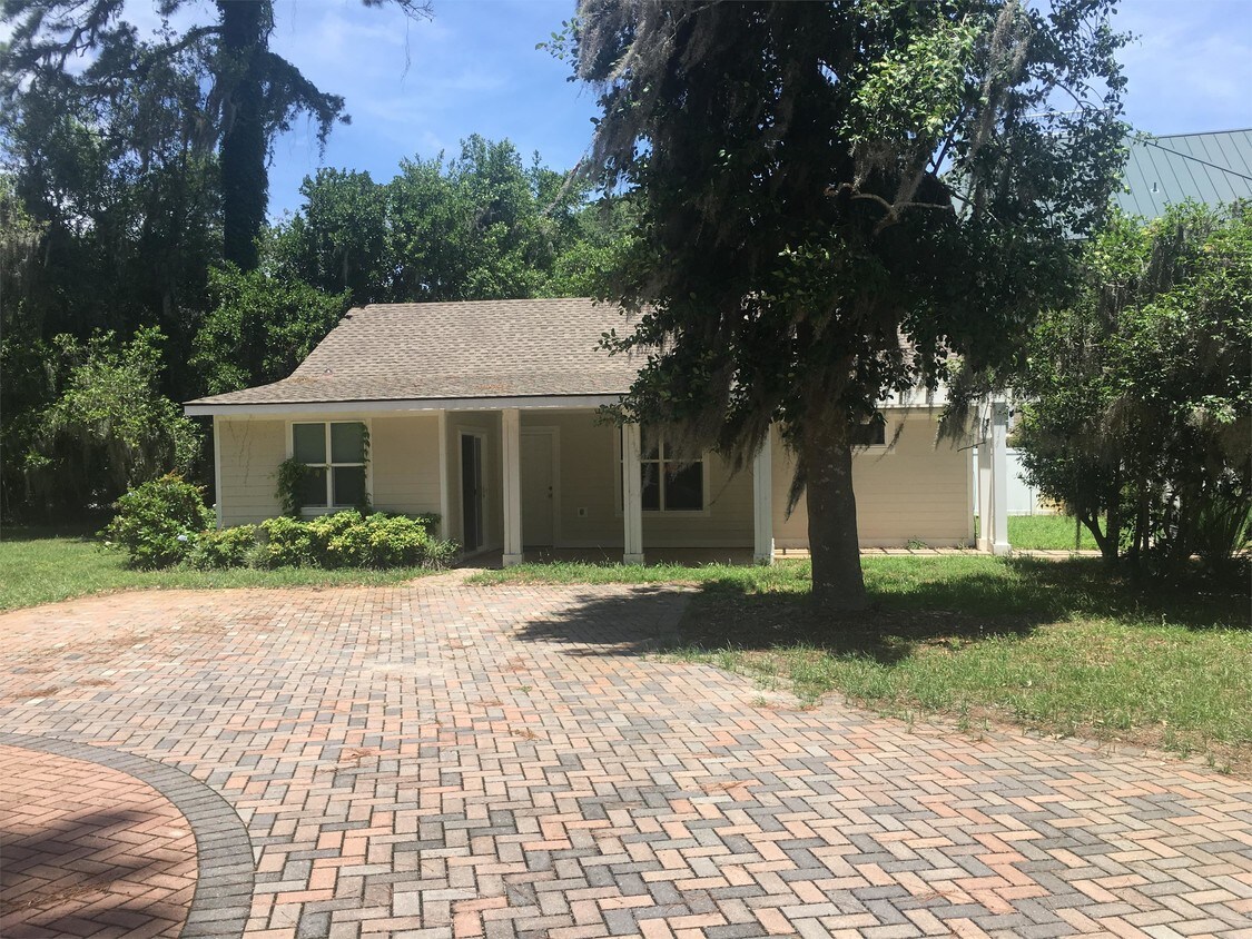 Building Photo - 865 Ribaut Rd