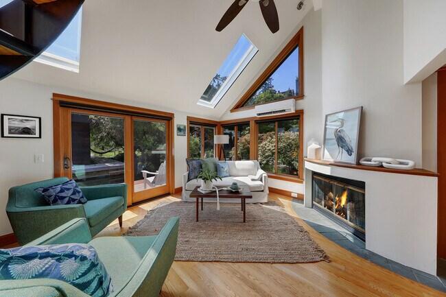Foto del edificio - 3110 Portage Bay Pl E