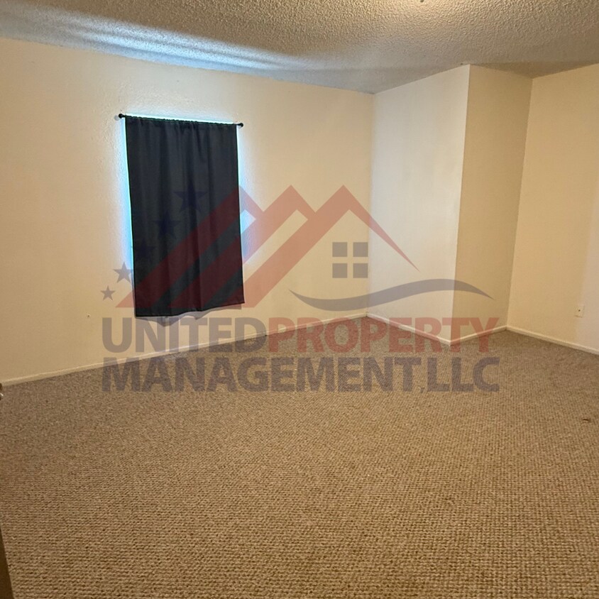 Foto del edificio - Two bed 1.5 bath town home.