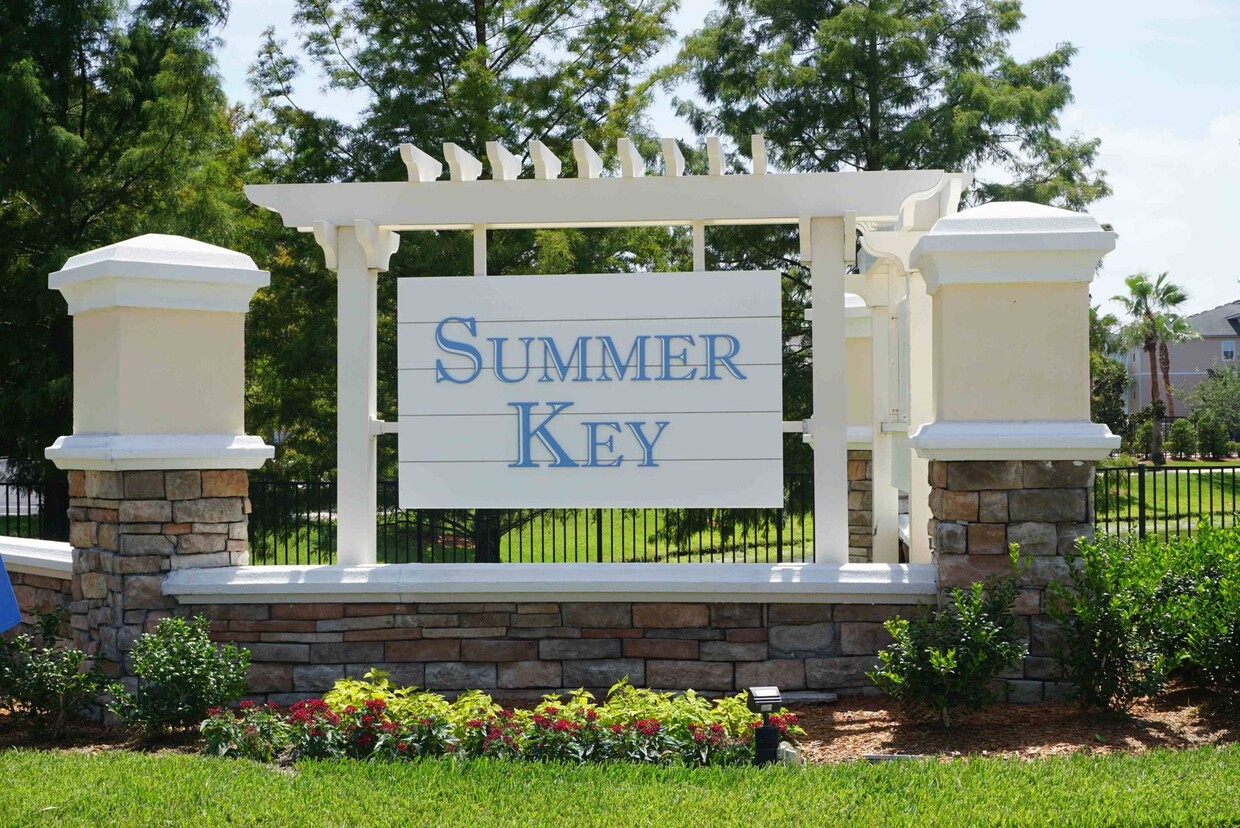 Foto principal - Lake view 3/2 condo convenient to Town Center