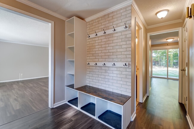 Foto del edificio - 5931 Spring Oak Ct