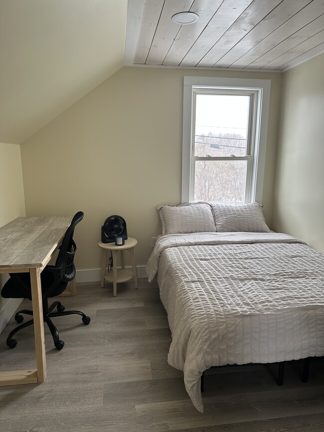 Bedroom 2, full bed - 562 S Main St