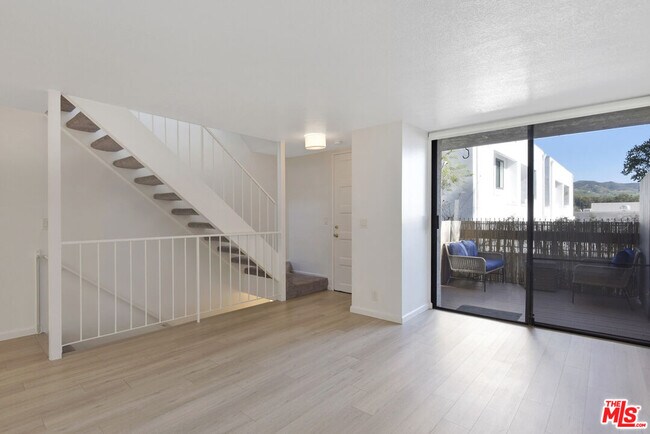 Foto del edificio - 29239 Heathercliff Rd