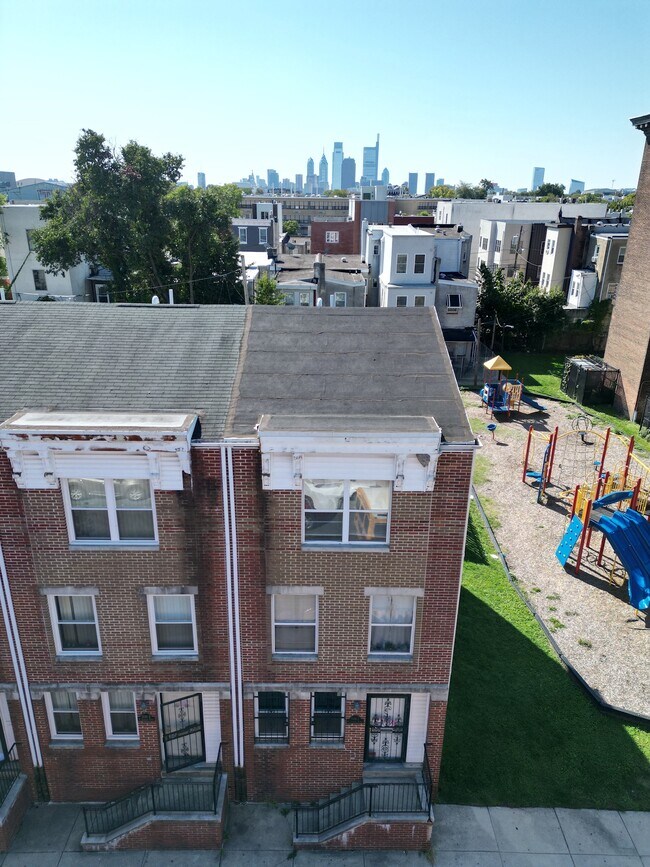 Building Photo - 1626 W Diamond St