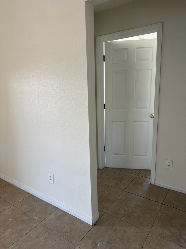 Foto del edificio - 6142 Lanshire Dr