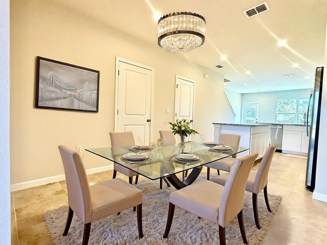 Foto del edificio - Brand-new End-unit 3Beds/2.5Baths townhome at Lady Lake!