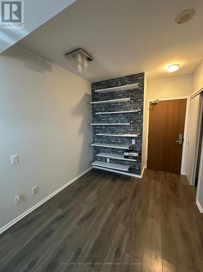 Photo du bâtiment - 783-783 Bathurst St