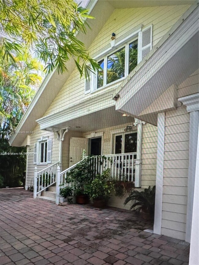 Building Photo - 1524 Argyle Dr