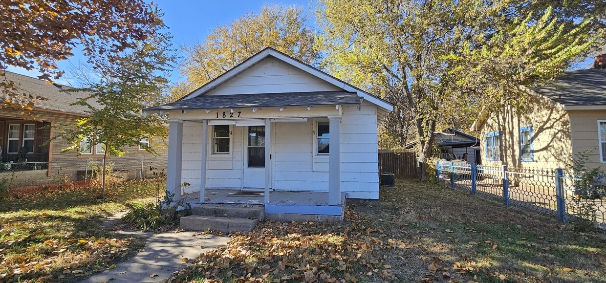 Foto principal - 1827 Jackson N Ave