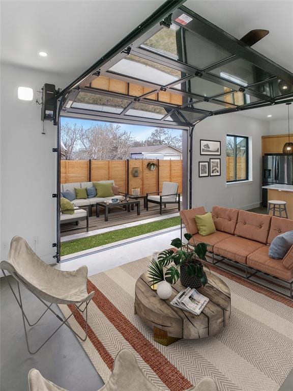 Foto del edificio - 6100 Walker Ln