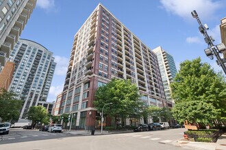 Building Photo - 451 W Huron St