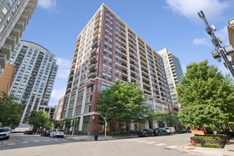 Building Photo - 451 W Huron St
