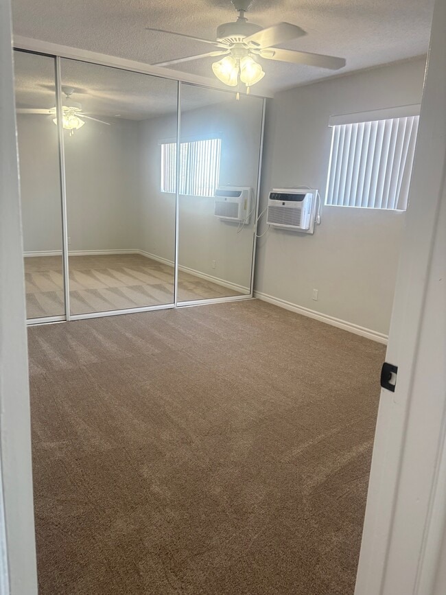 Building Photo - Tropical Breeze