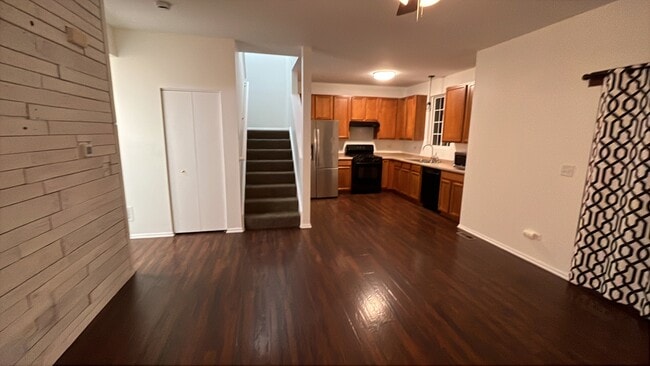 Building Photo - 1096 Clover Dr