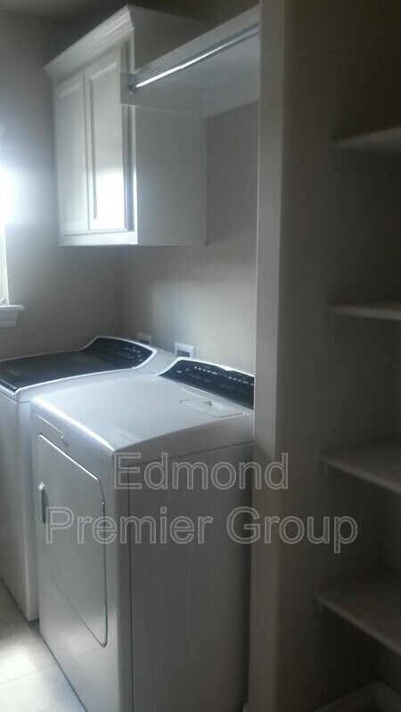 Foto del edificio - 18424 Camborne Ave